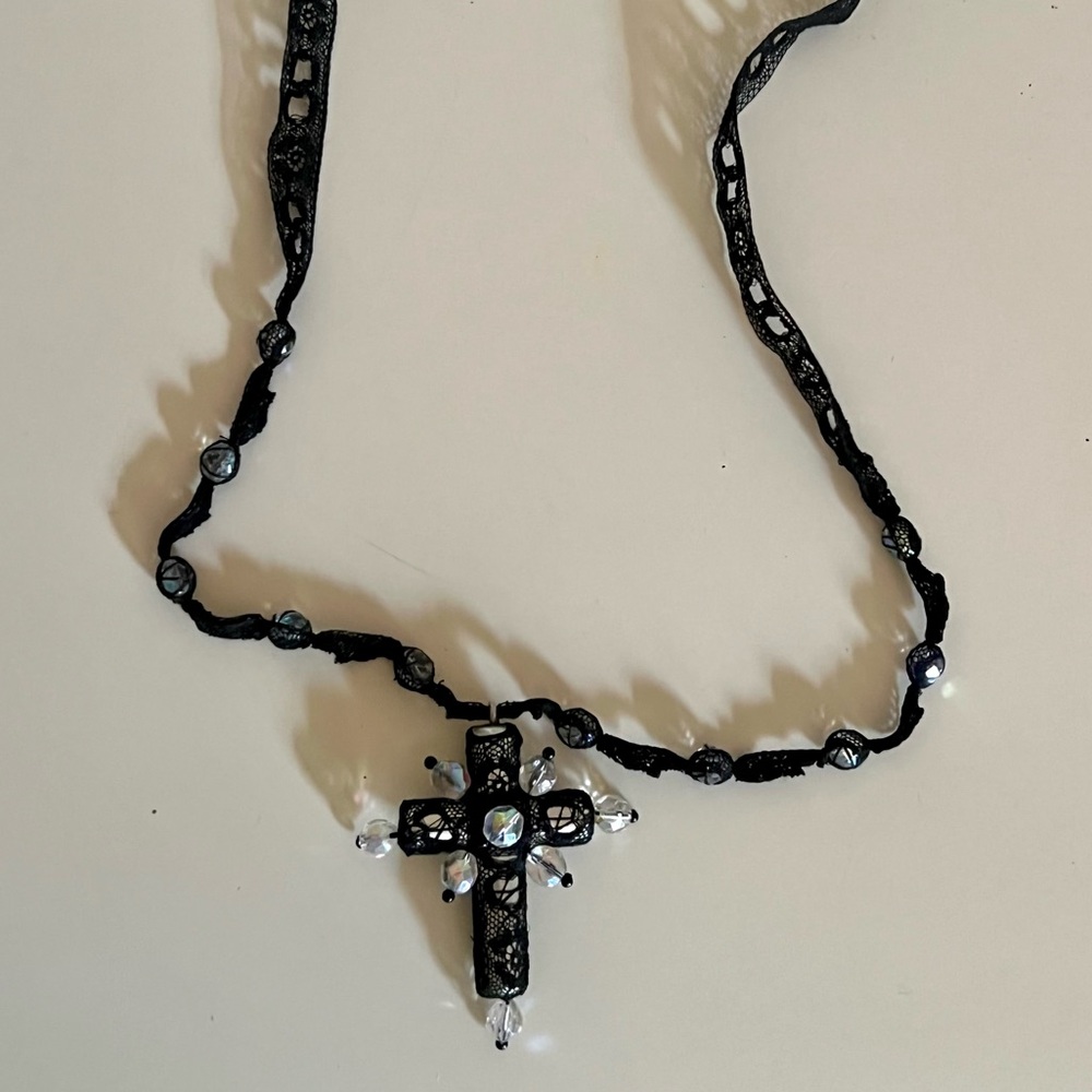 radà cross necklace
